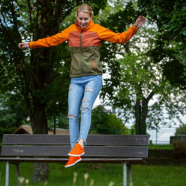 orangene Barfußschuhe aus Merinowolle mit weißer Sohle