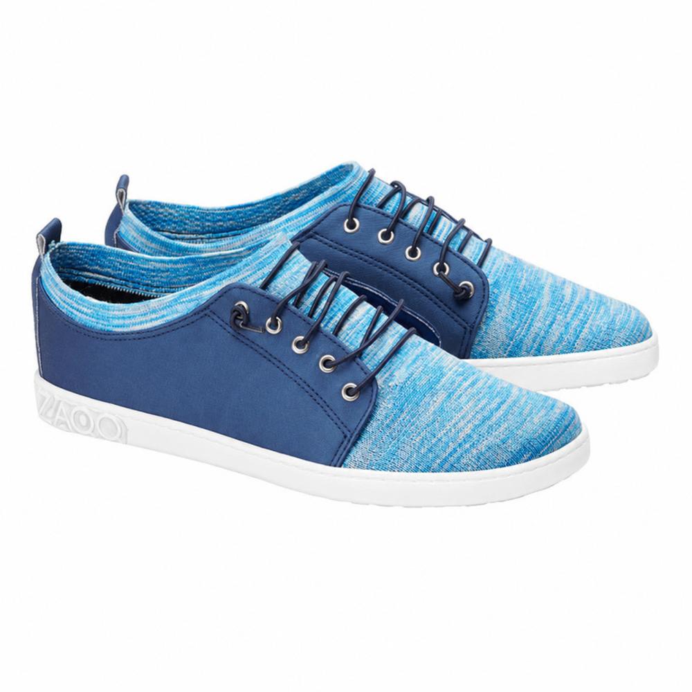 QRIS Blue Sneaker fra ZAQQ er lavet af struktureret stof og mørkeblå indsatser for at sikre åndbarhed hele dagen. Disse stilfulde barfodssko har hvide såler med unikt design samt mørkeblå snørebånd, der er trukket gennem metalliske øjer, hvilket gør dem ideelle til enhver afslappet udflugt.