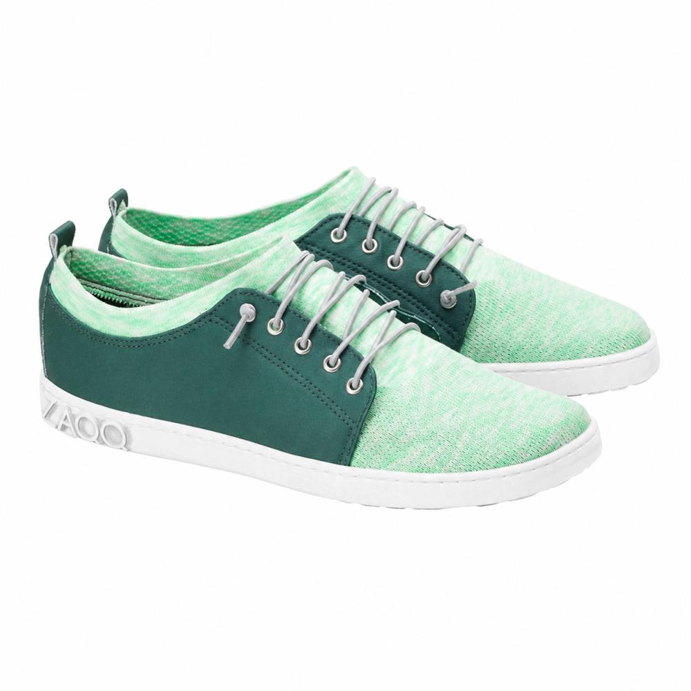 Vi præsenterer QRIS Green Sneaker fra ZAQQ: et stilfuldt par mintgrønne fritidssko med hvid sål, mørkegrønne accenter og hvide snørebånd. Disse sneakers kendetegnes ved et moderne, sporty design og er ideelle til ethvert eventyr.