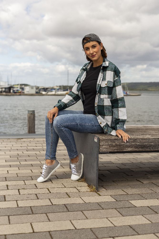 Chuqqs lavgrå